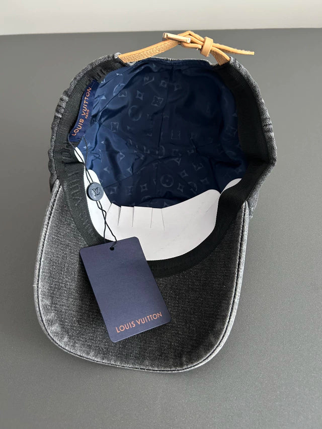 Boné Louis Vuitton - Cinza