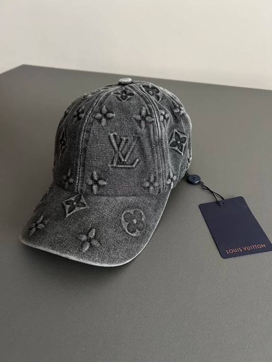 Boné Louis Vuitton - Cinza