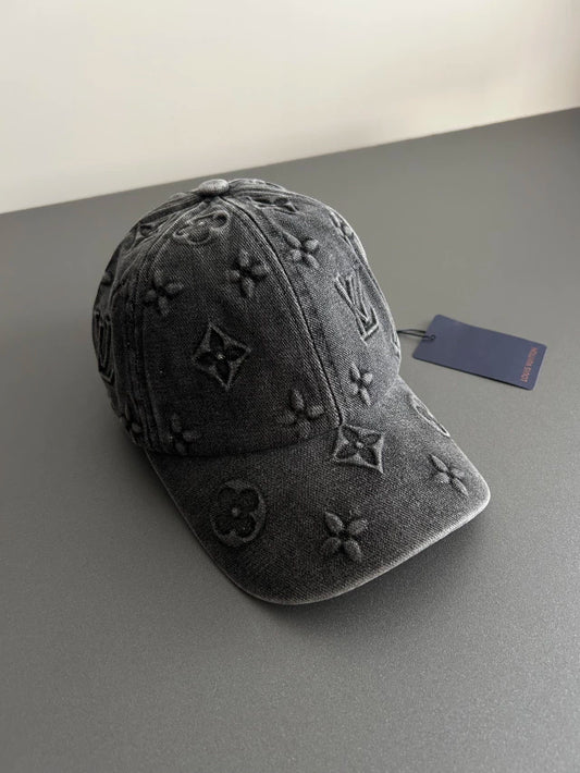 Boné Louis Vuitton - Cinza